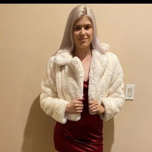 Cropped Fuzzy White Jacket